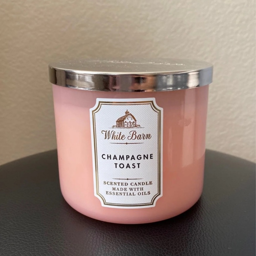 Bath and Body Works champagne toast candle